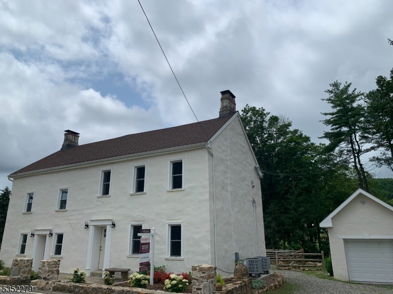 200 Maple Ln