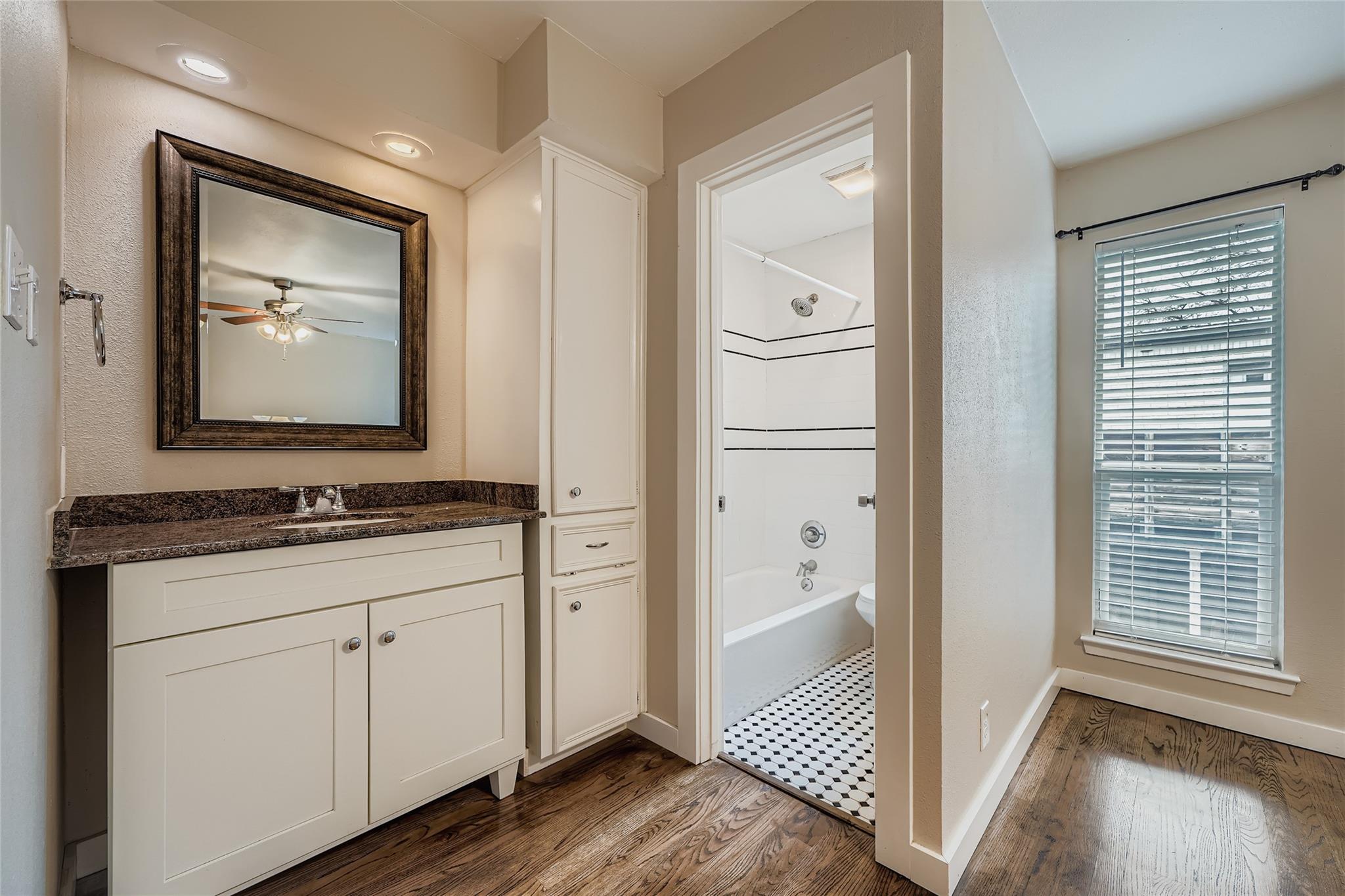 5604 Woodrow Ave # 11