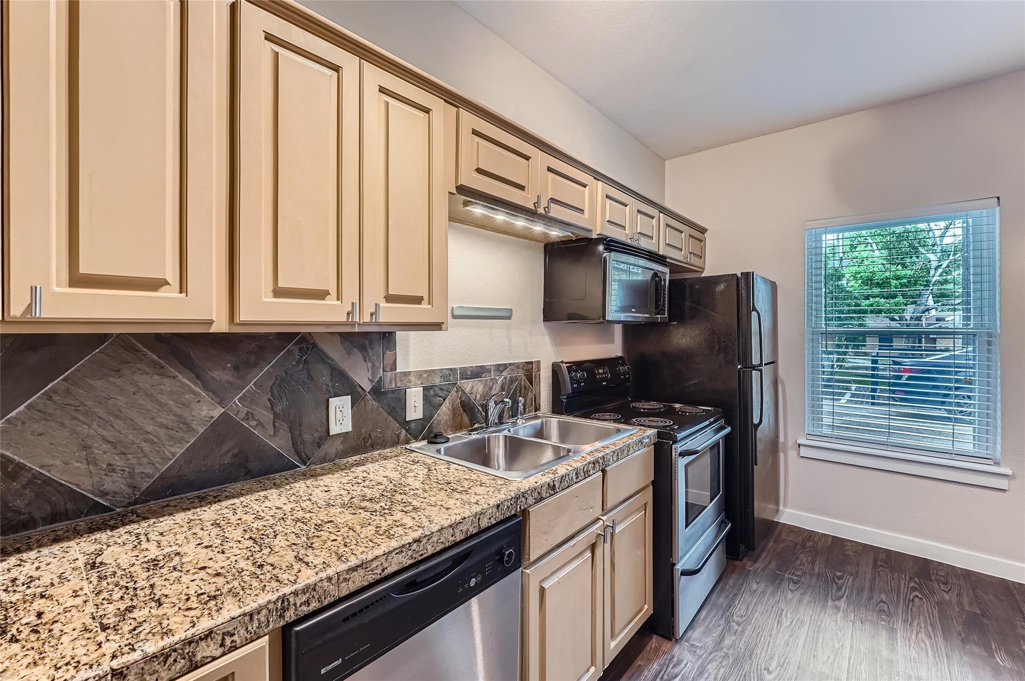 2106 Cullen Ave # 101