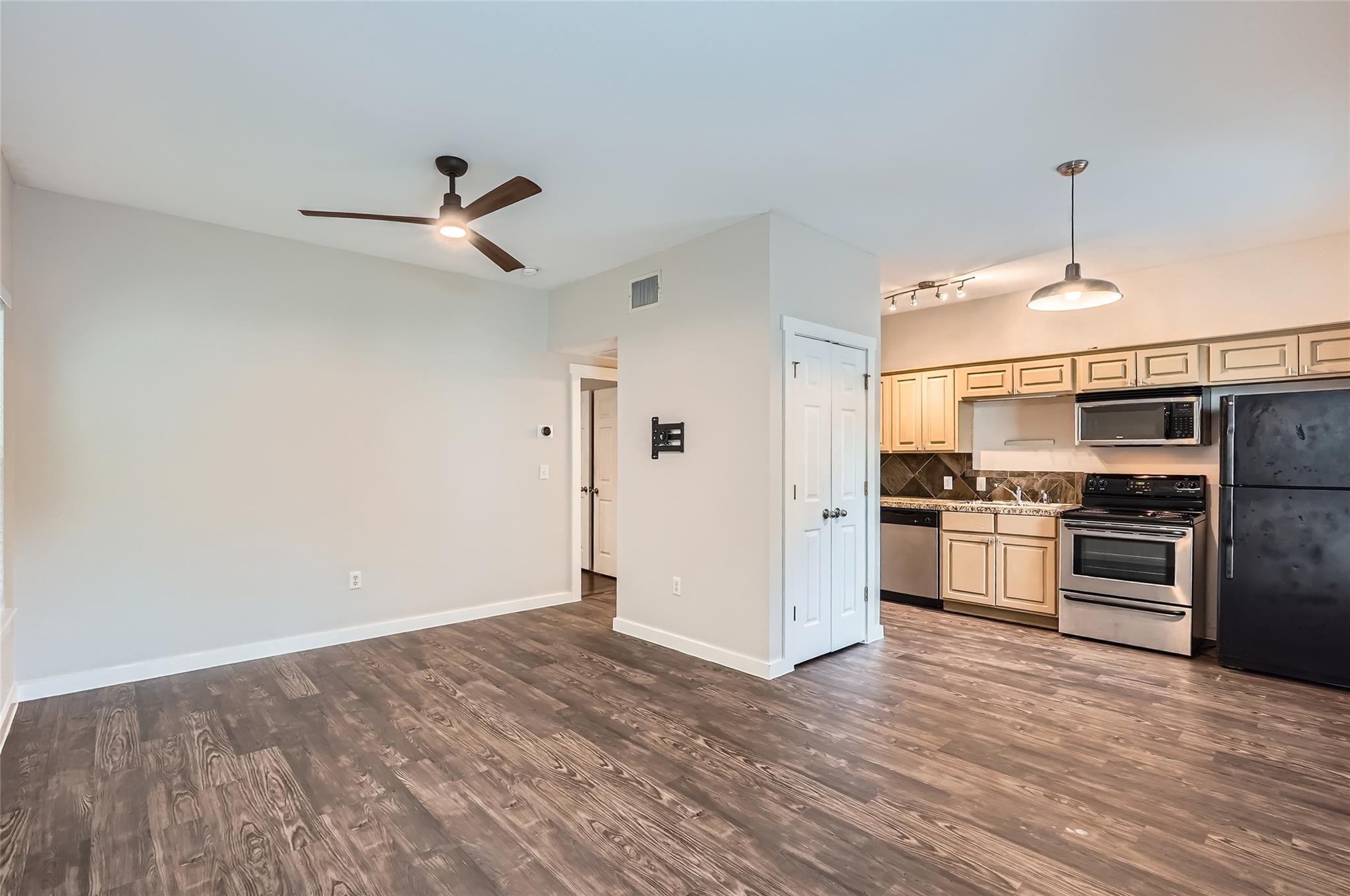 2106 Cullen Ave # 101