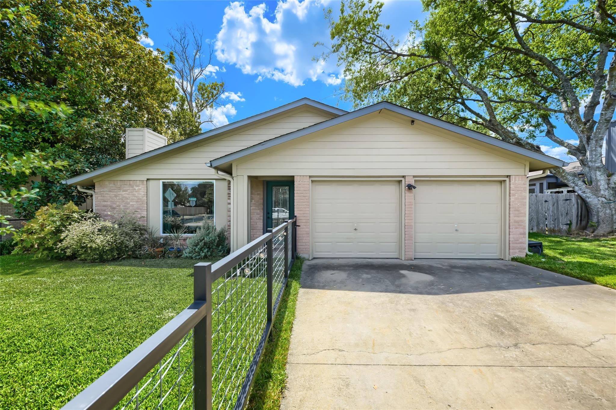 215 Cloudview DR