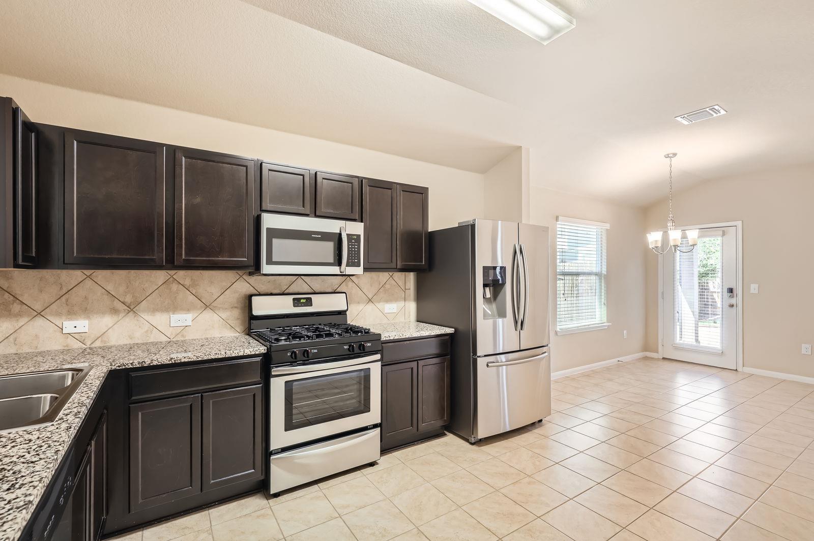 2108 Langdale LN