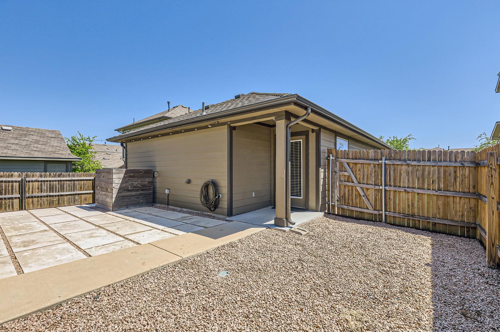 2108 Langdale LN