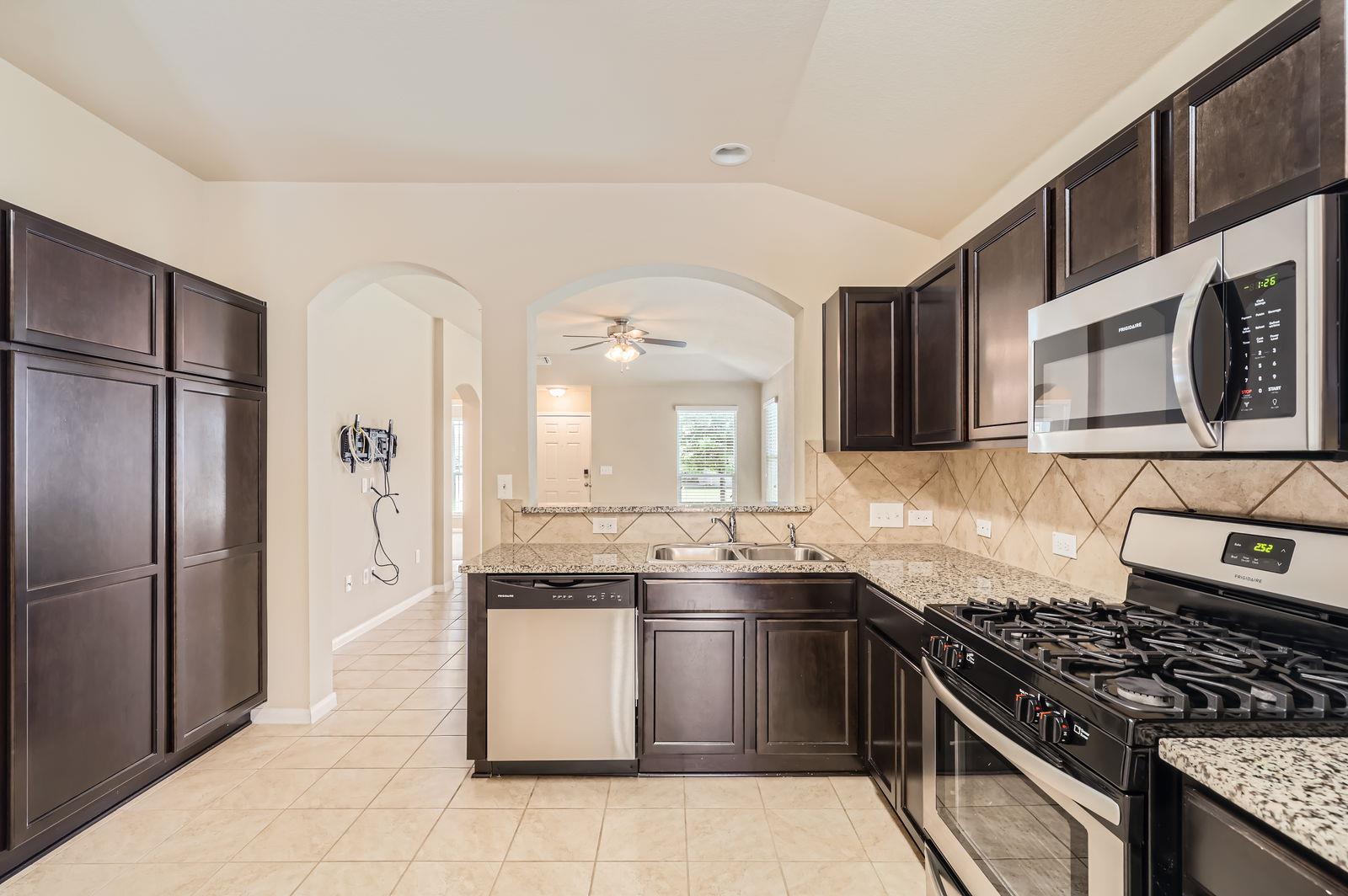 2108 Langdale LN