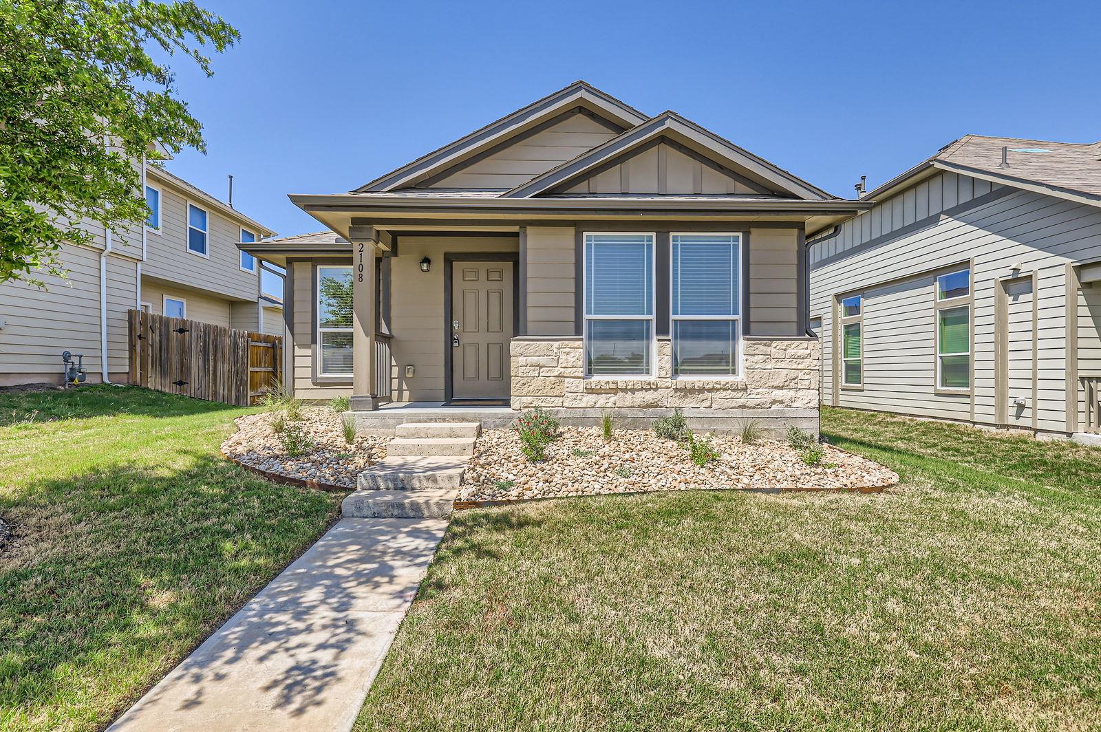 2108 Langdale LN