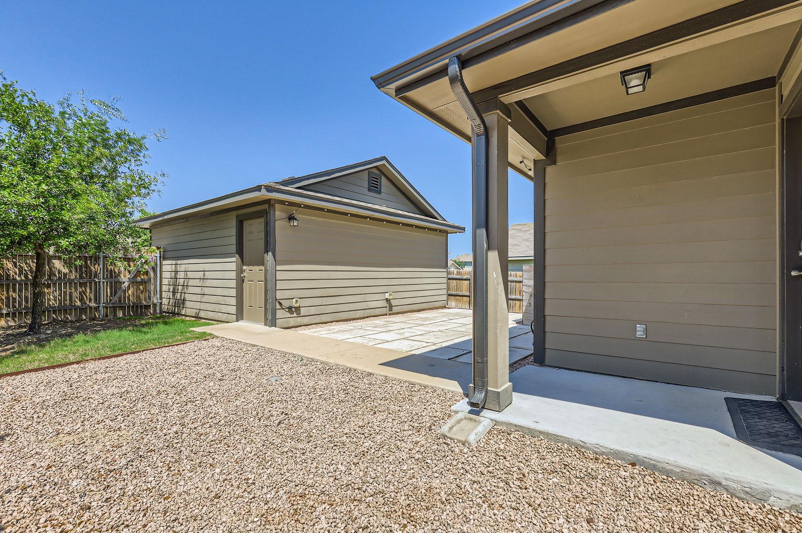 2108 Langdale LN