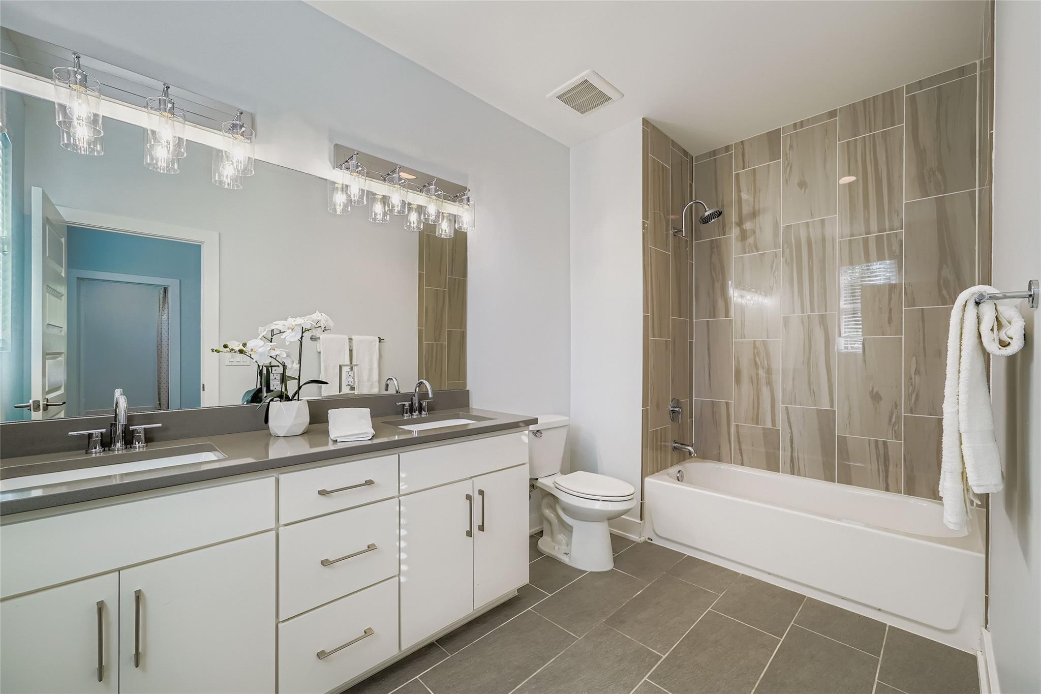 405 W Croslin ST