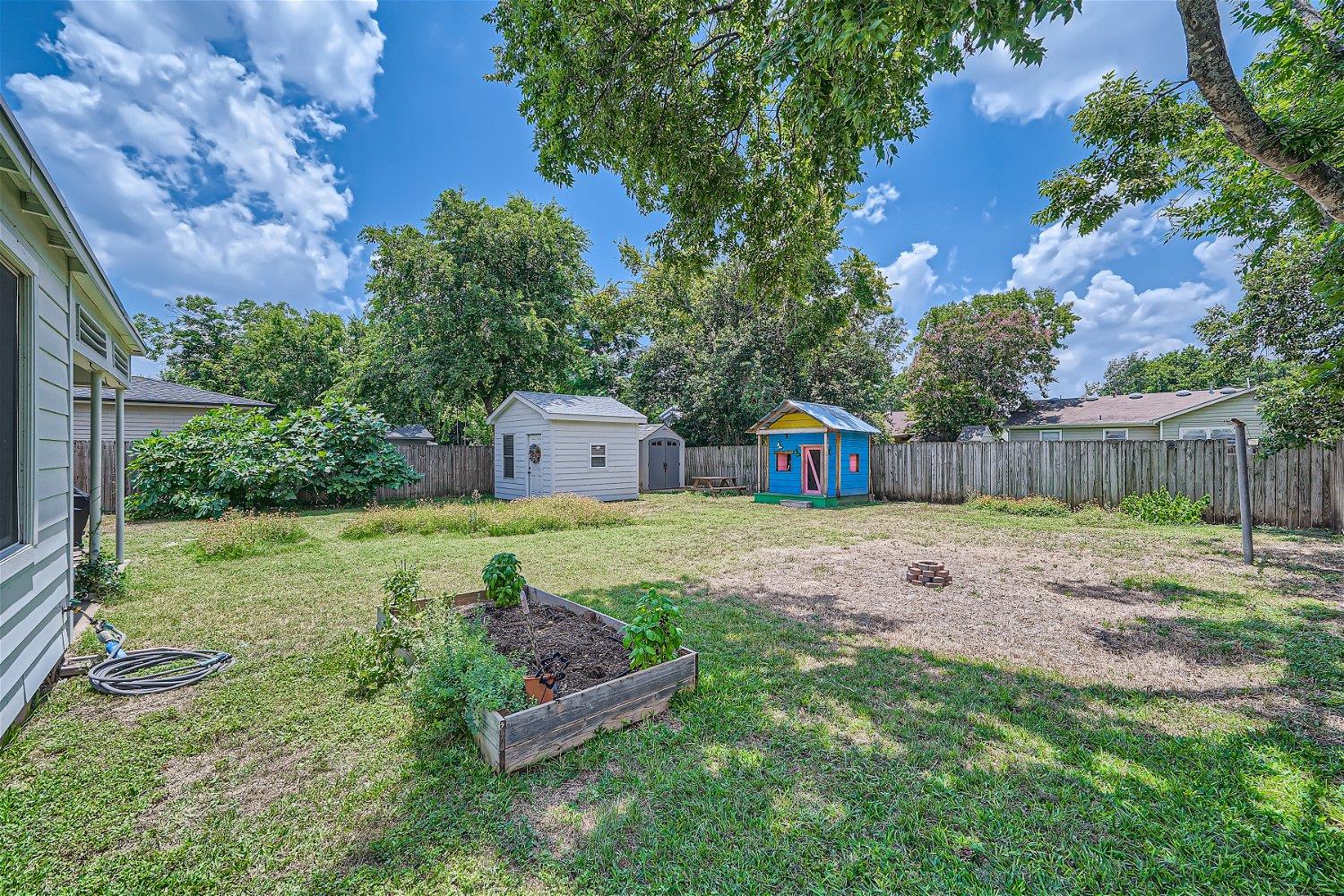 1215 Payne Ave