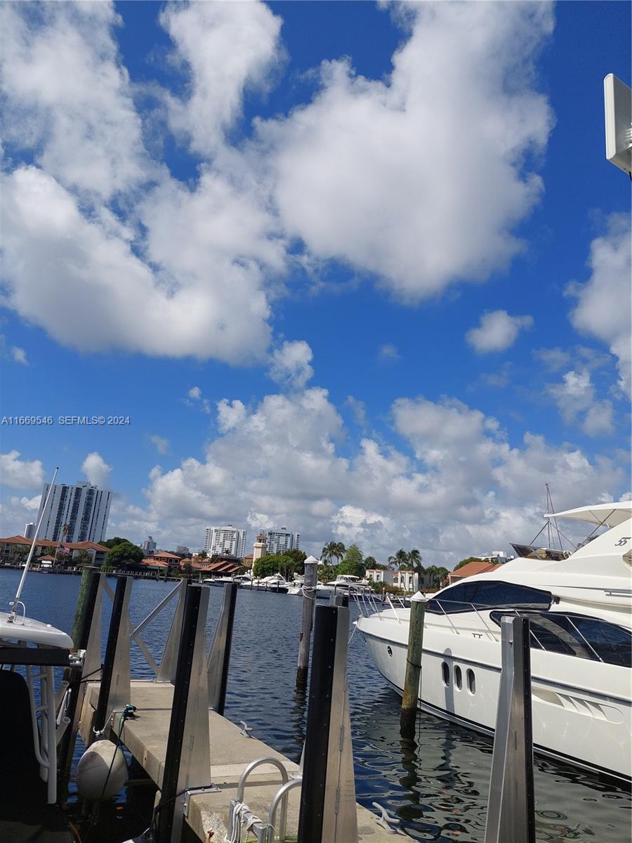 3610 Yacht Club Drive 509