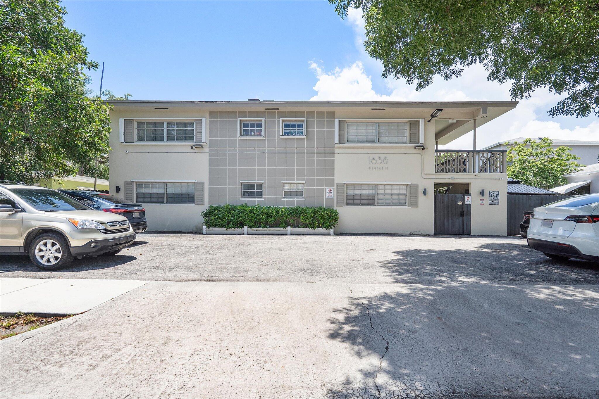 1638 Plunkett Street 2