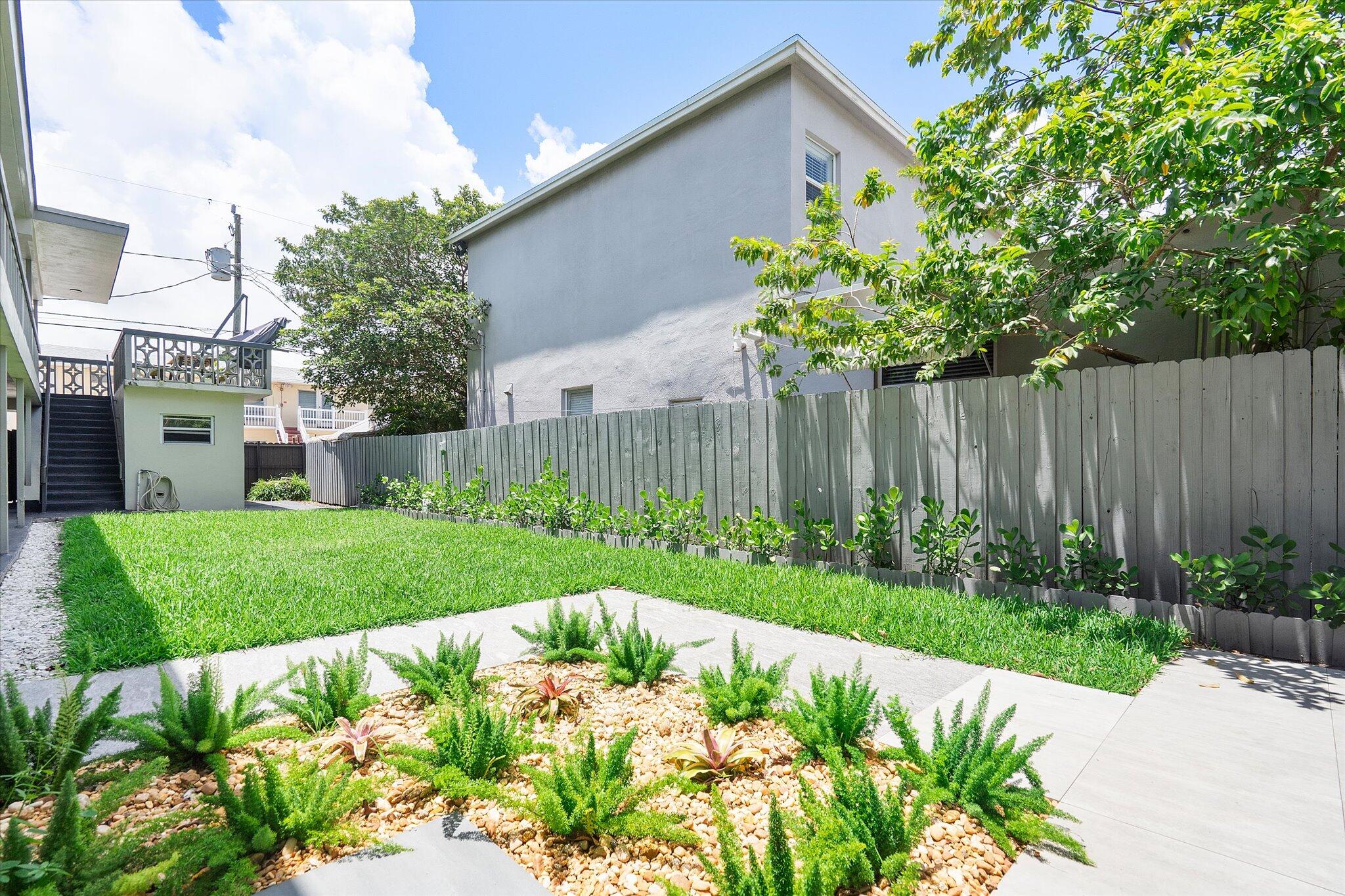 1638 Plunkett Street 2