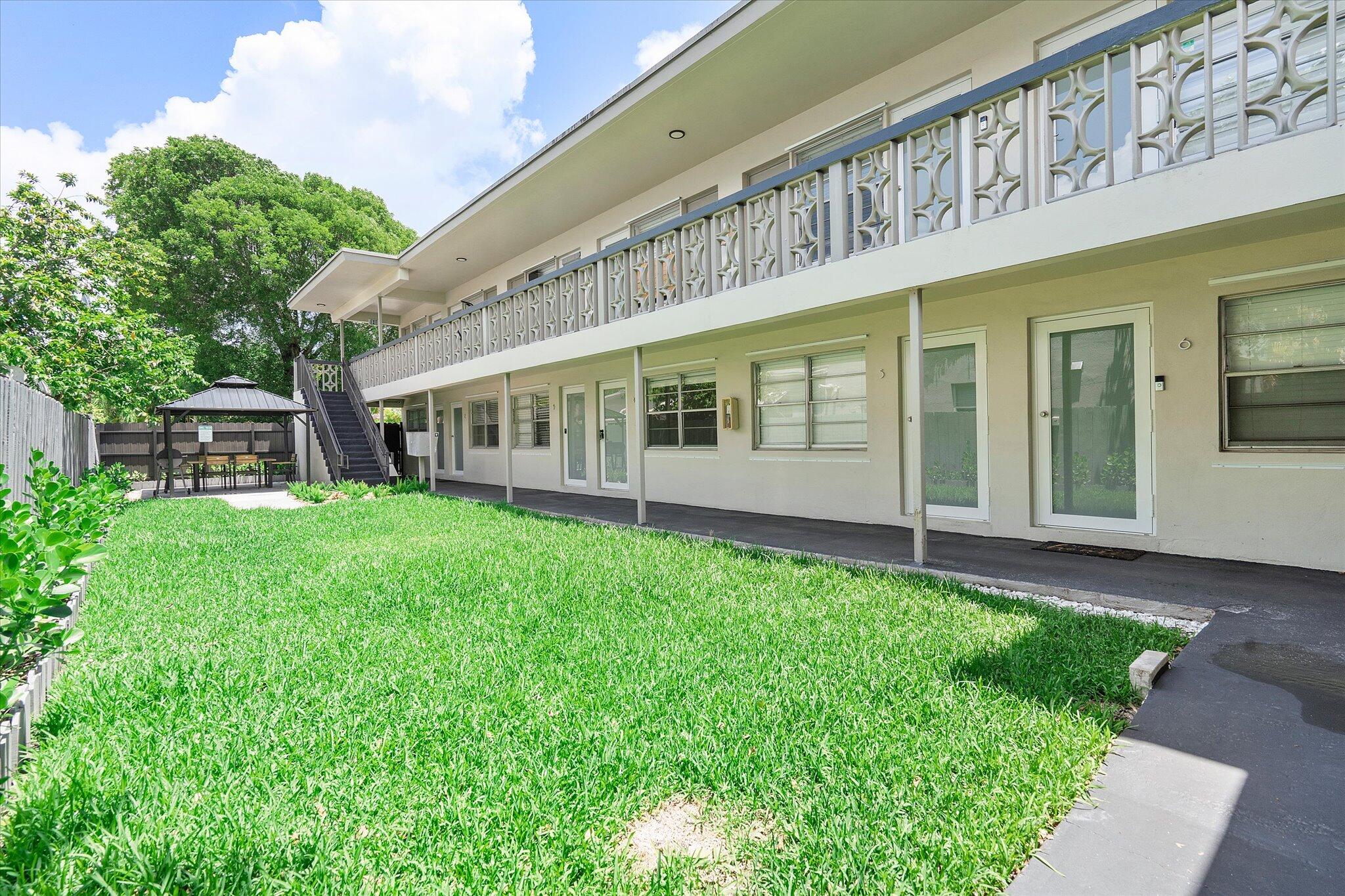 1638 Plunkett Street 2