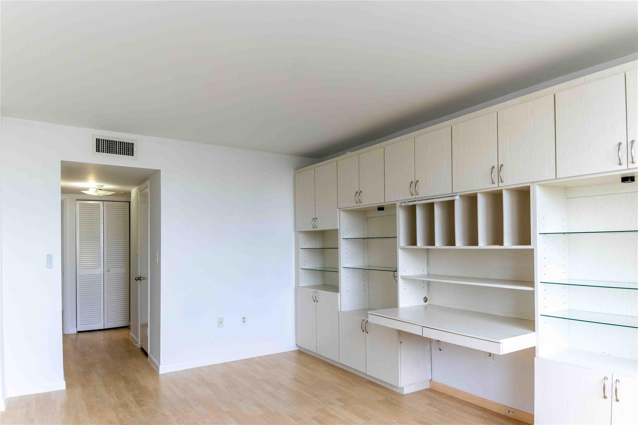 2851 NE 183rd Street 1411E