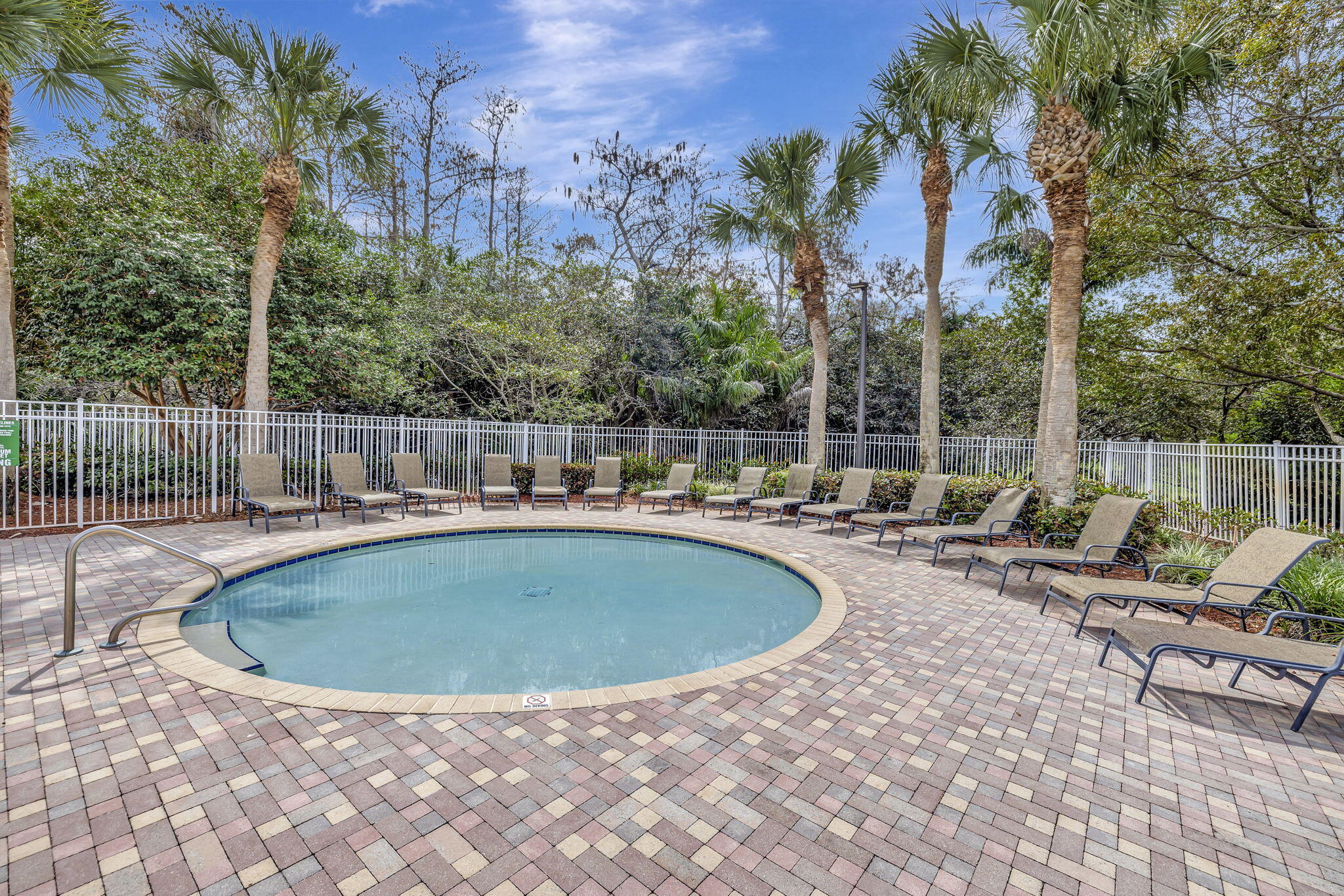 6526 Stonehurst Circle