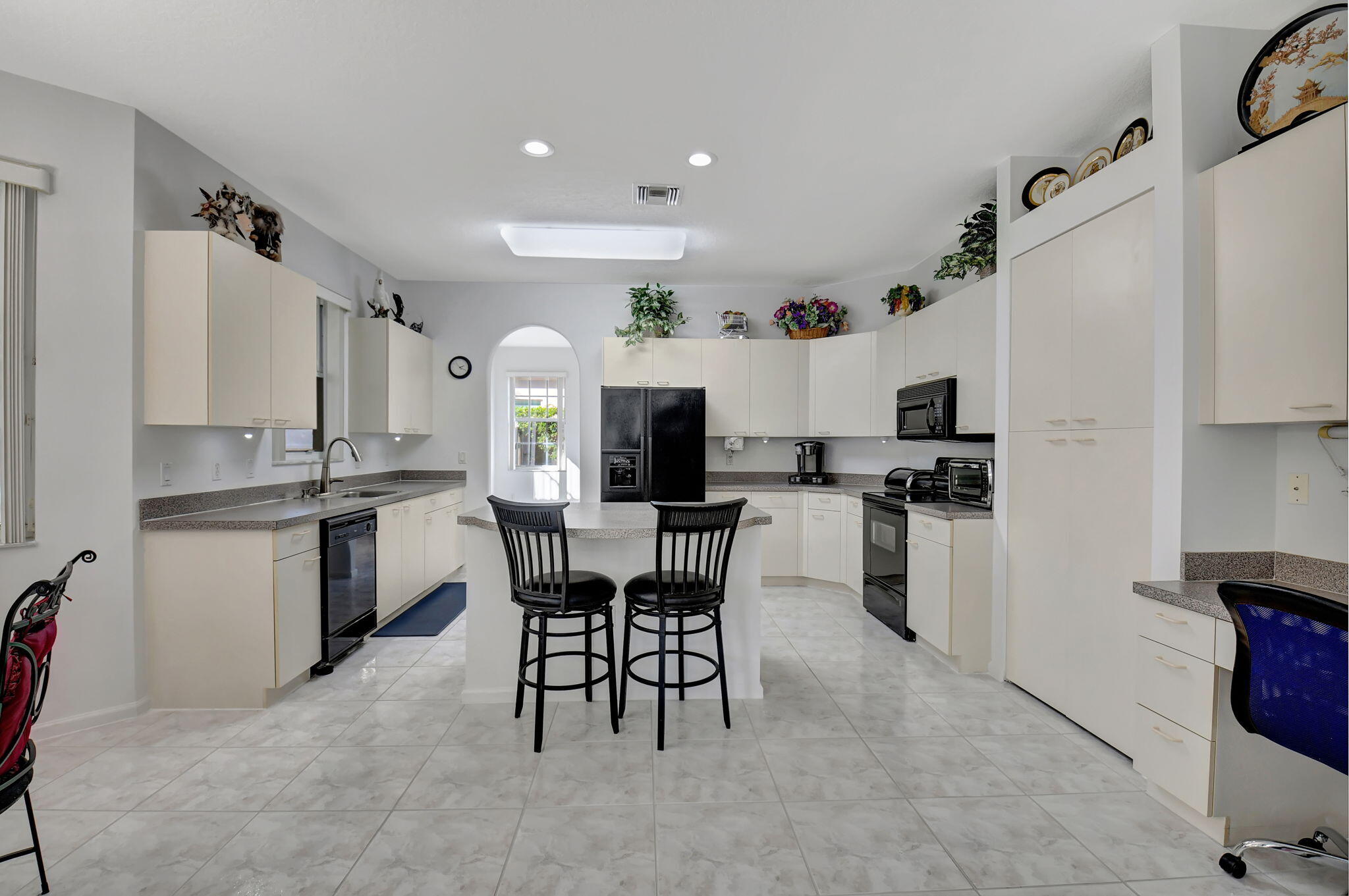 6526 Stonehurst Circle