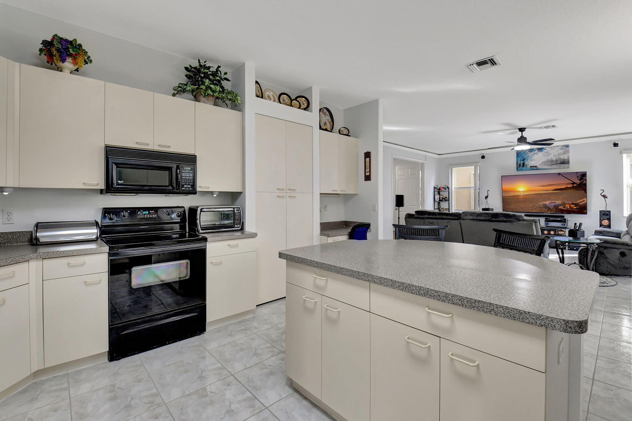 6526 Stonehurst Circle