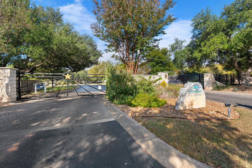 201 Bending Oaks Trail