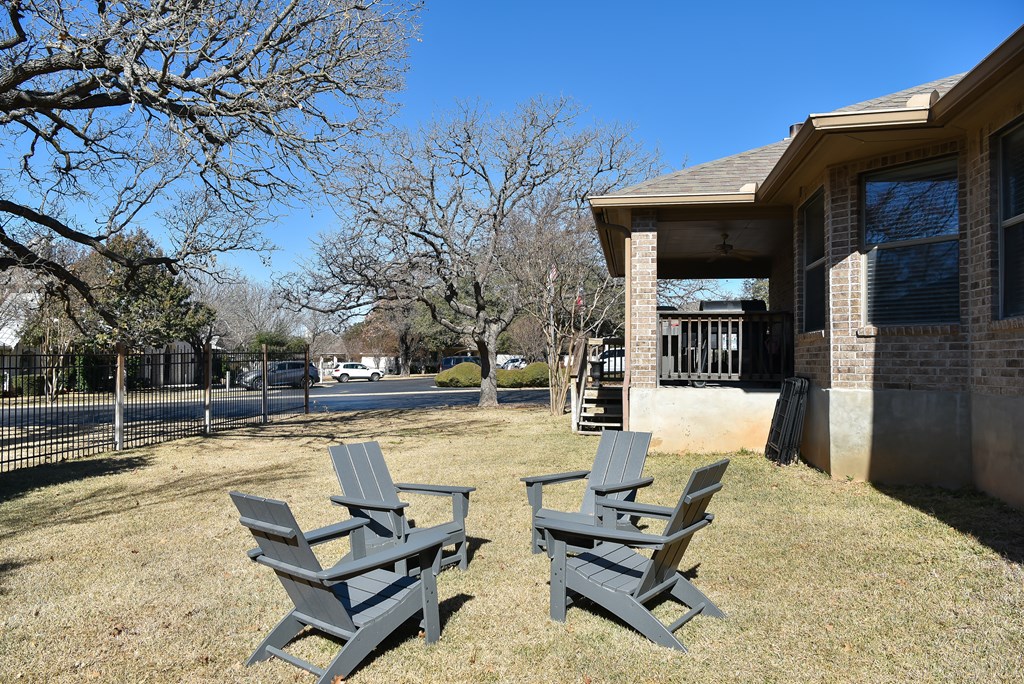 201 Bending Oaks Trail