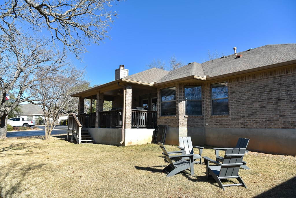 201 Bending Oaks Trail