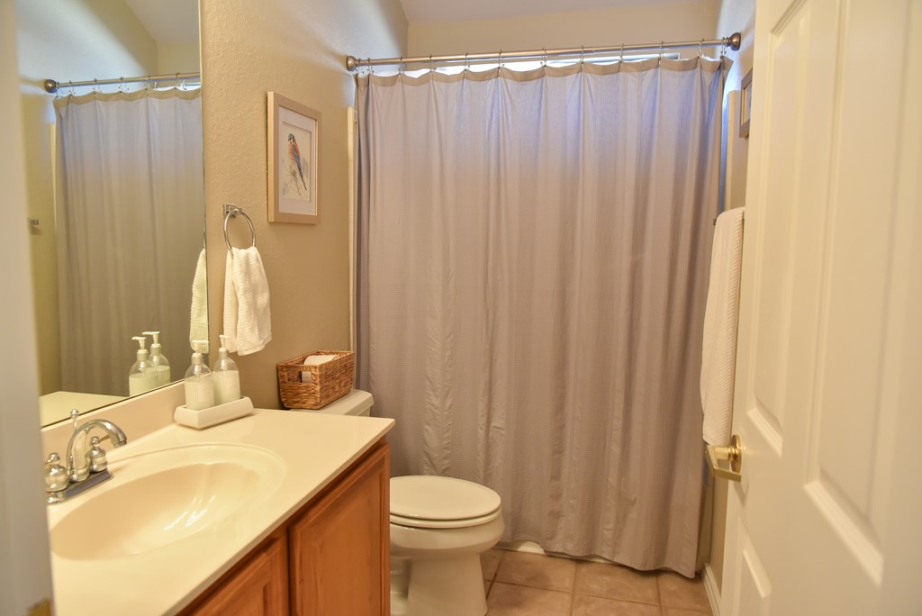 201 Bending Oaks Trail