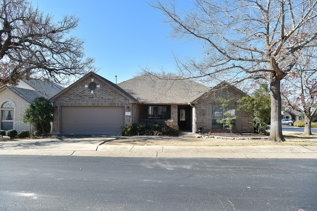 201 Bending Oaks Trail