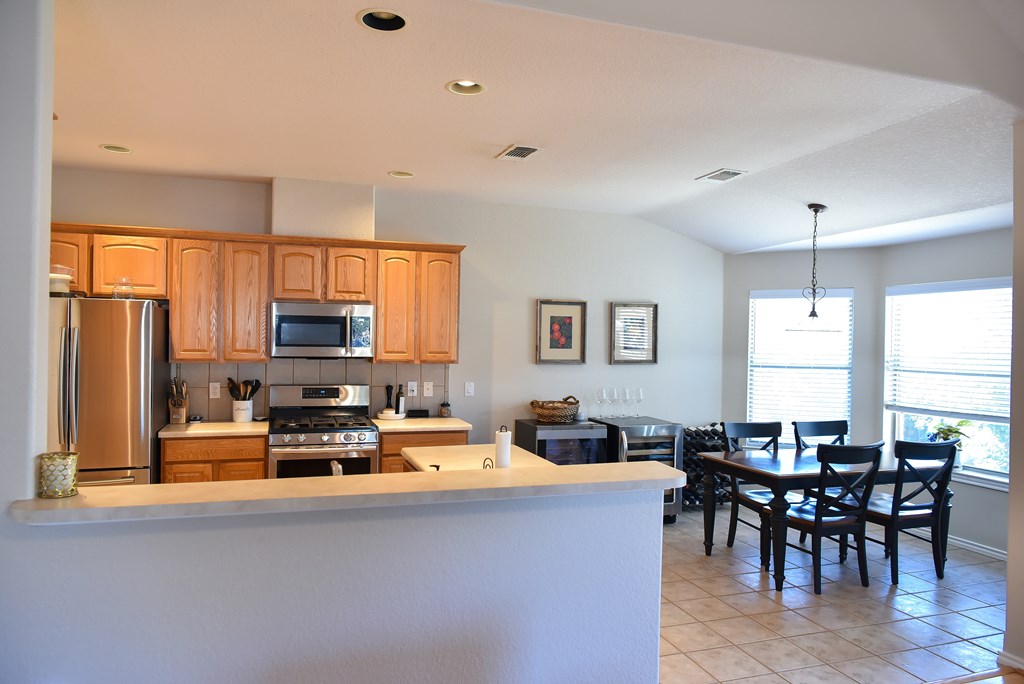 201 Bending Oaks Trail