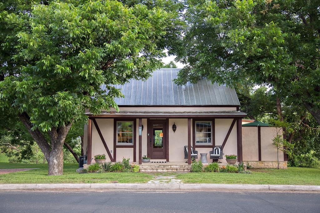 204 S Elk St