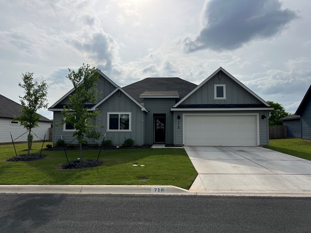 718 Tranquility Ln