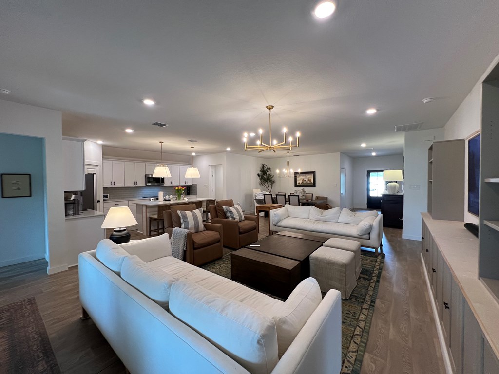718 Tranquility Ln