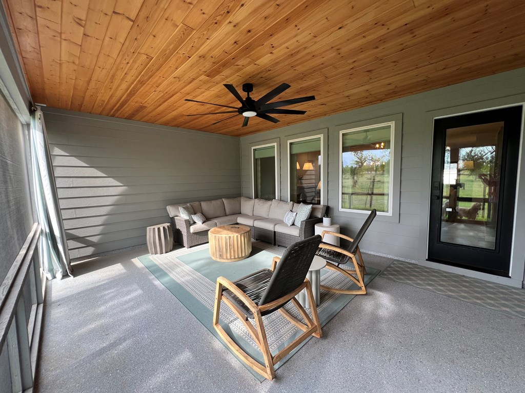 718 Tranquility Ln