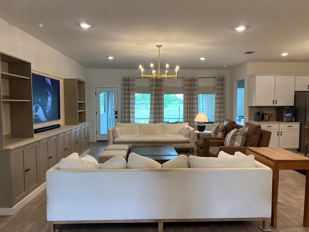 718 Tranquility Ln