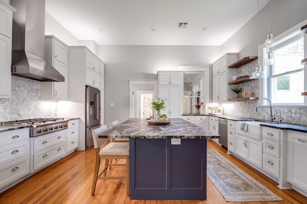 609 W Austin St