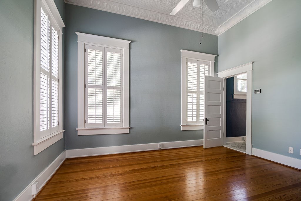 609 W Austin St
