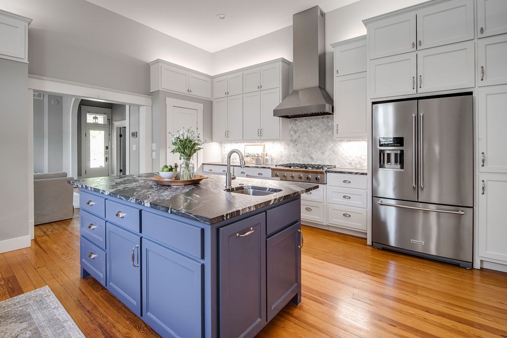 609 W Austin St