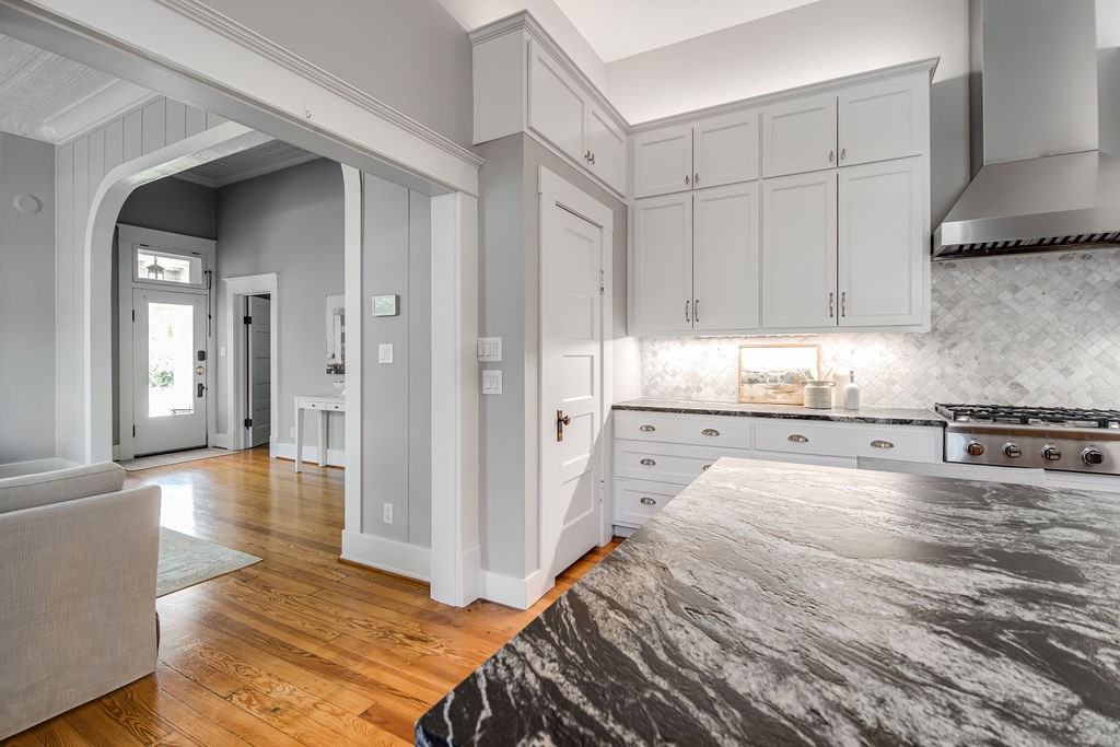 609 W Austin St