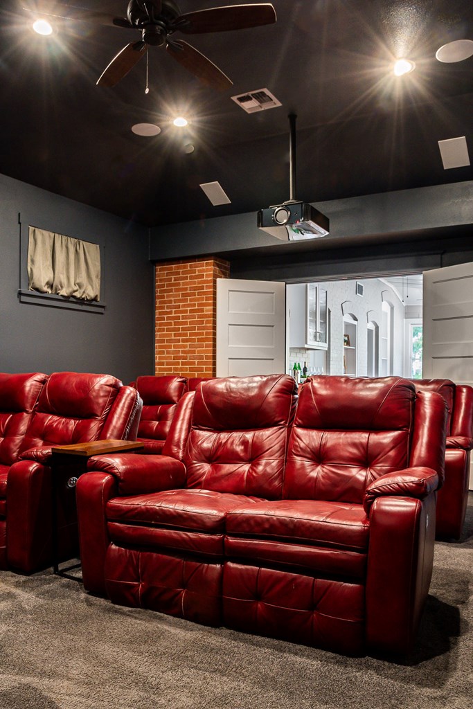 609 W Austin St