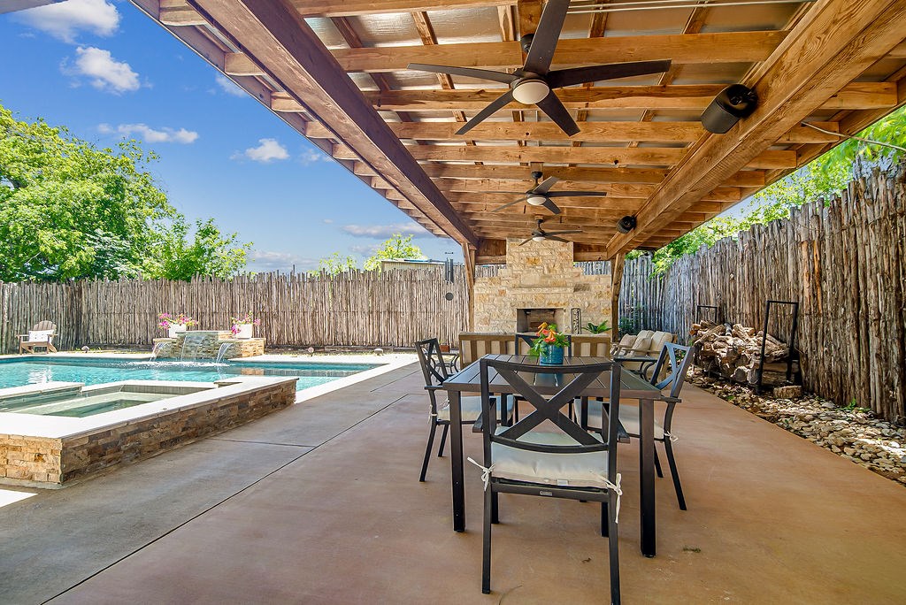 609 W Austin St