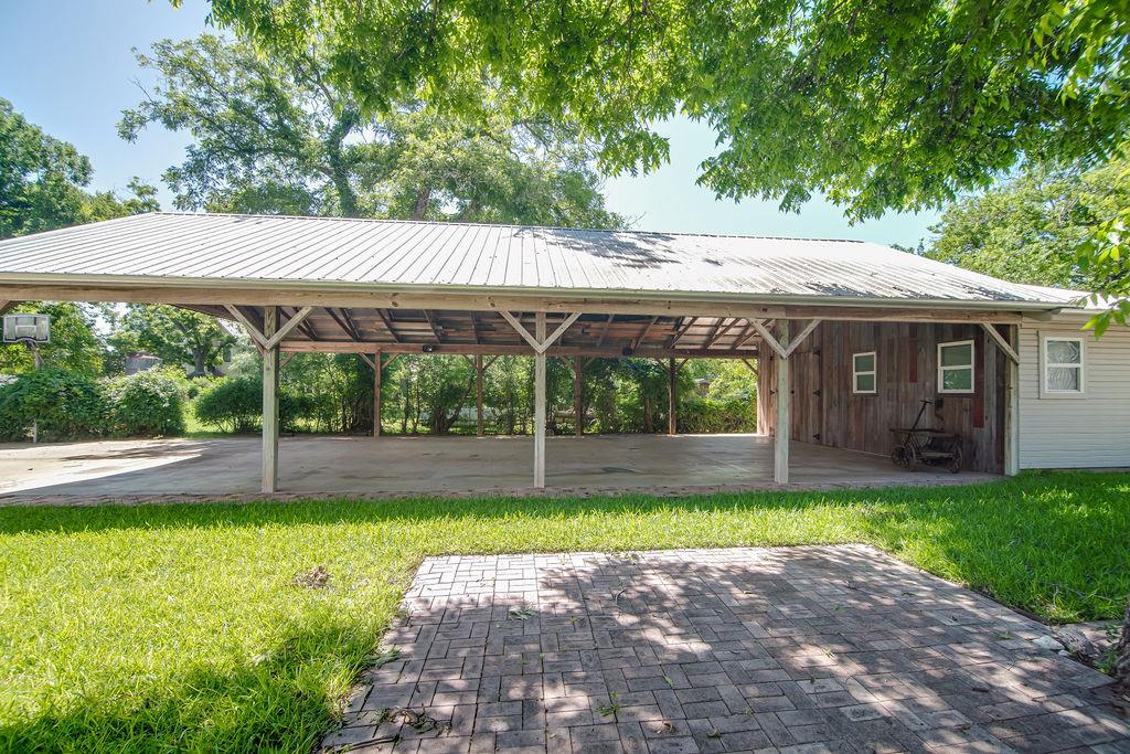 609 W Austin St