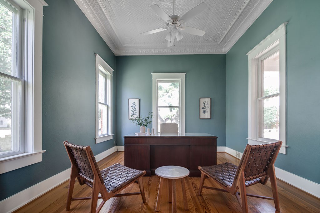 609 W Austin St
