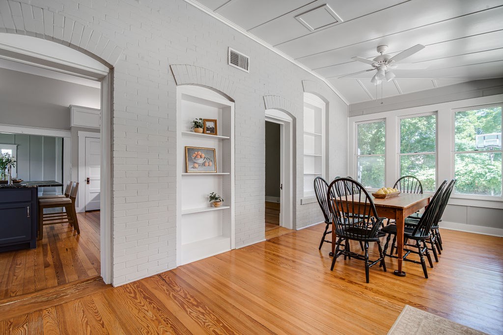 609 W Austin St
