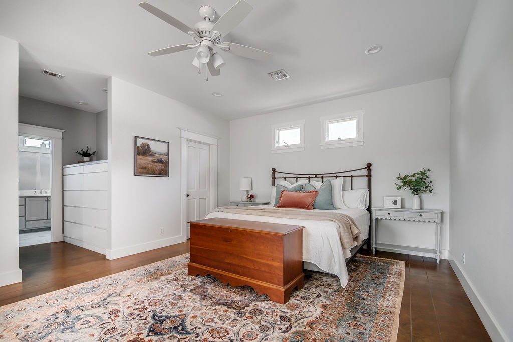 609 W Austin St