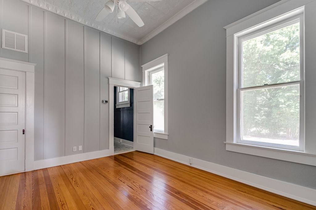 609 W Austin St