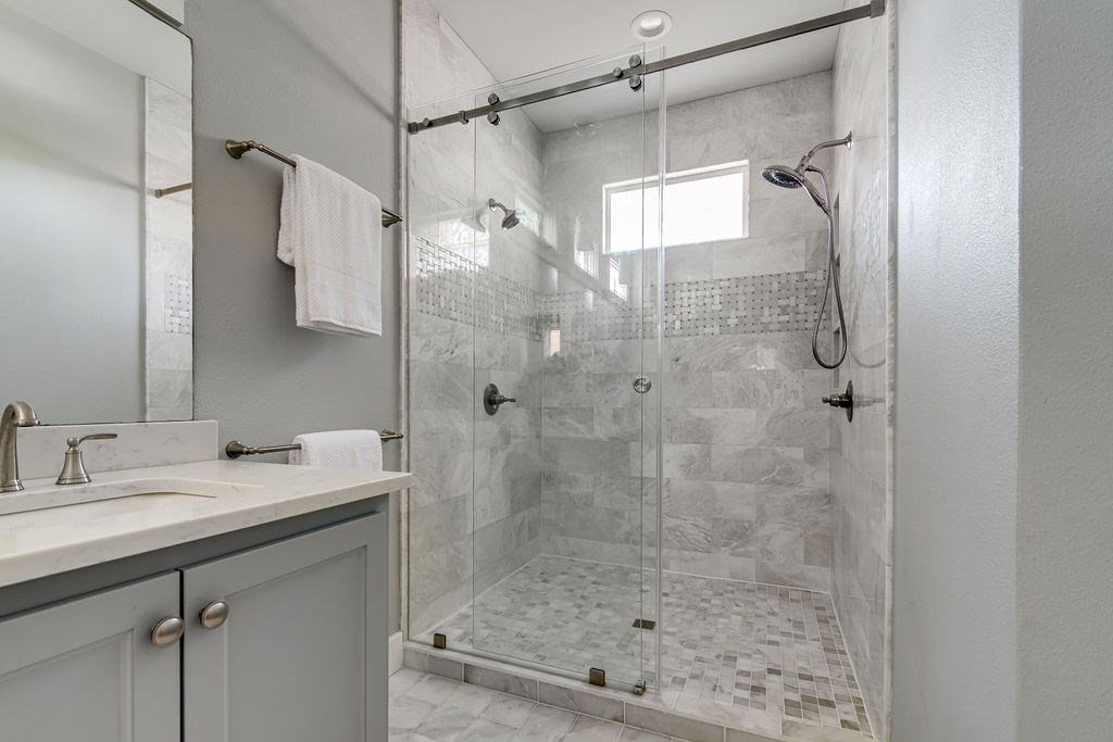 609 W Austin St