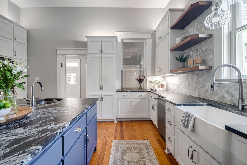 609 W Austin St