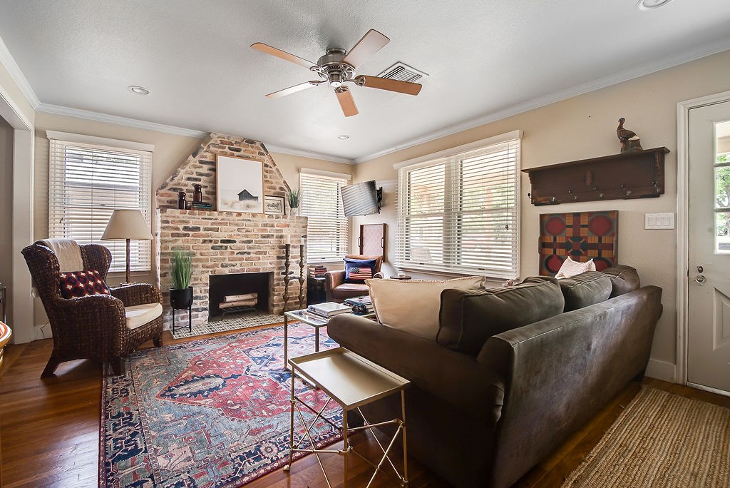 203 W Travis St