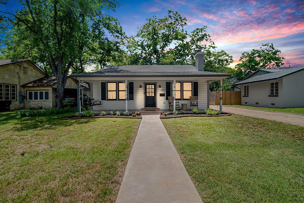 203 W Travis St