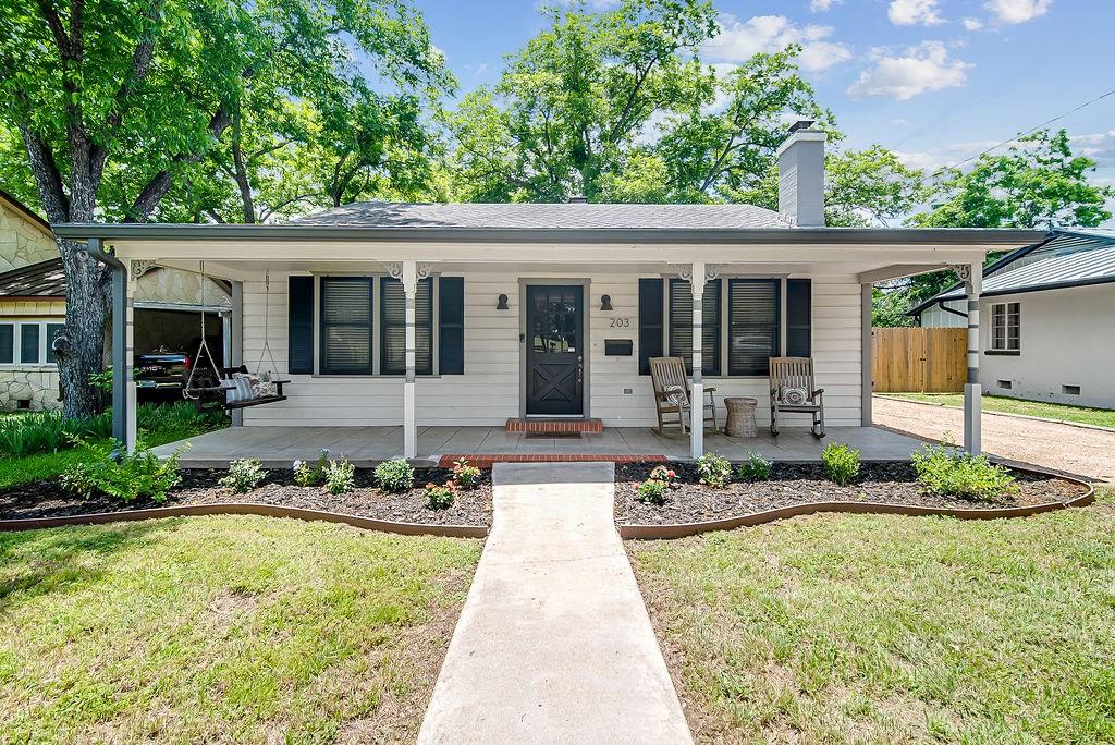 203 W Travis St