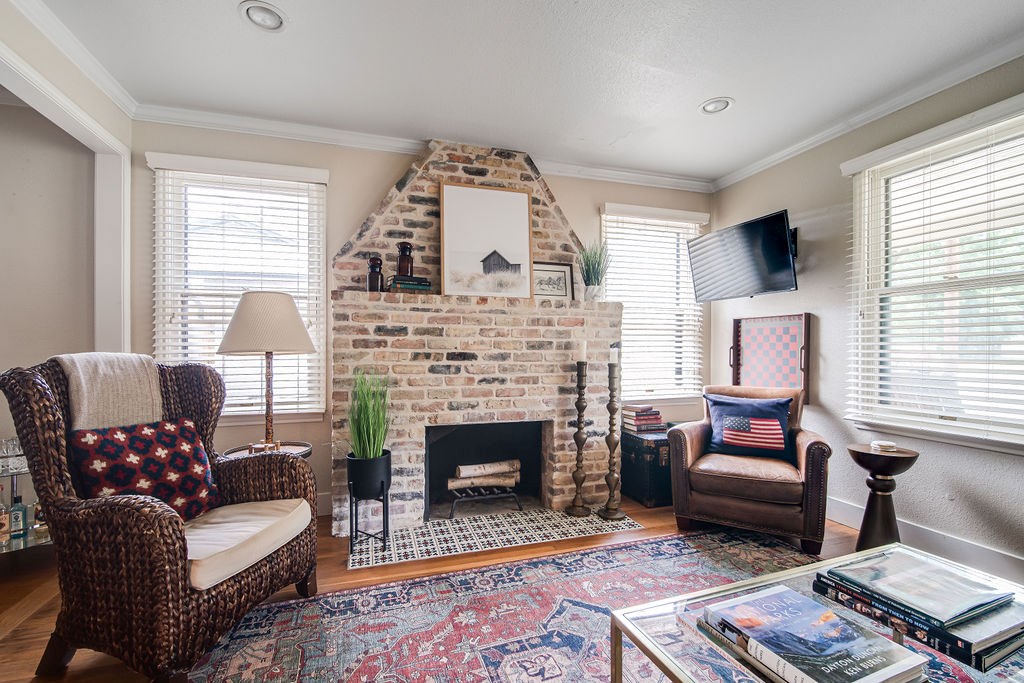 203 W Travis St