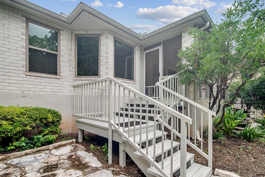 218 E Creekview Dr