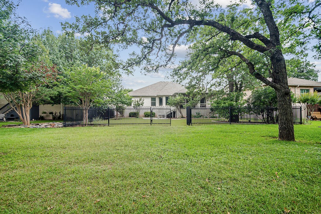 218 E Creekview Dr